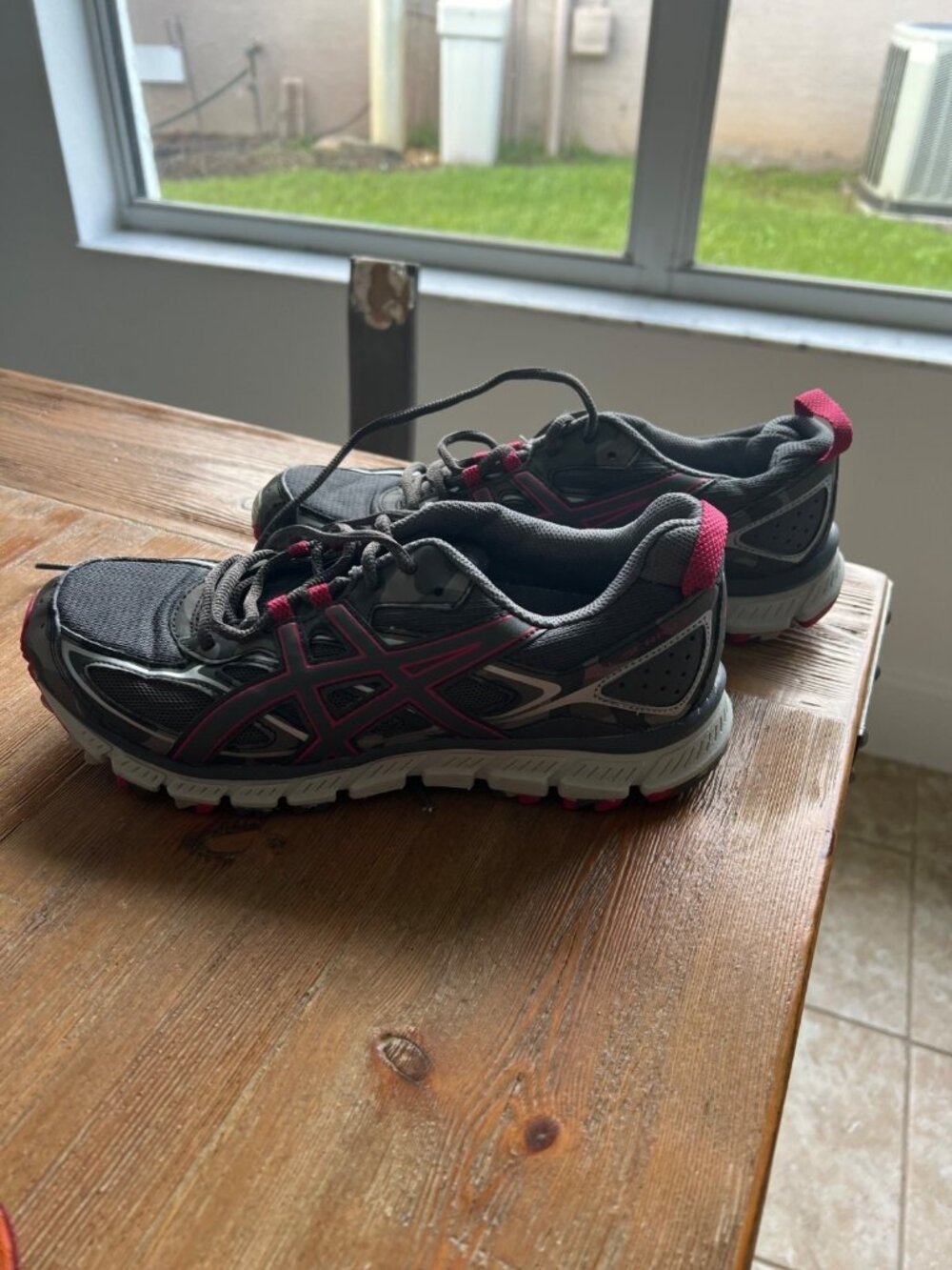 ASICS Women’s Gray Running Shoes Sneakers Athletic Comfort Trainers Size 9